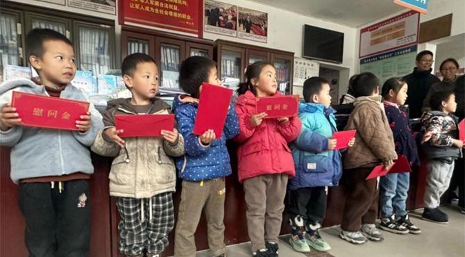 關(guān)心下一代 ‖ 情牽教育未來，愛心捐贈(zèng)照亮童心成長路